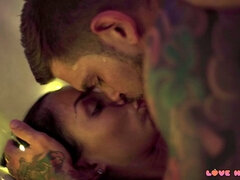 Anal, Lécher le cul, Brunette brune, Insertion, Massage, Huilée, Tatouage, String