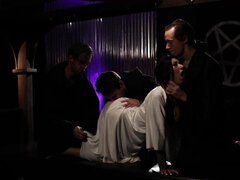 Popó, Gesztenyebarna, Dupla behatolás, Csoportos kefélés, Pirszing, Tetkó, Hármas