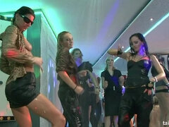 Blondína, Brunetka, V oblečení, Klub, Tanec, Hardcore, Párty, Pornstars