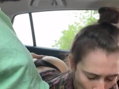 18 let, Kuřba, Brunetka, Auto, Dávení penisem, Péro, Hardcore, Na veřejnosti