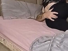 Mamada, Británico, Morena, Pareja, Casero, Madres para coger, Tetas colgantes