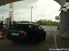 Nagyi, Csoport, Érett feleség, Szabadban, Nyilvános, Valóság, Hármas