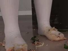 Mischievous Food Crush: Yui Shirasaki’s Playful Experiment