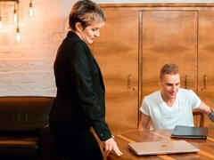 Stor røv, Blondine, Pik sutte, Hundestilling, Håndjob, Mor jeg gerne vil kneppe, Barberet, Strømper