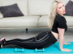 Grosser arsch, Grosser schwanz, Blondine, Blasen, Hundestellung, Milf, Rasiert, Titten