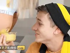 Stor kuk, Stora tuttar, Avsugning, Brunett, Hd, Milf, Skriker, Trekant