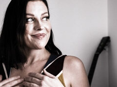 Cumizás, Gesztenyebarna, Kutya póz, Kézimunka, Természetes mellek, Nuni, Sztrippelés, Begyek