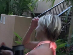 Strand, Bikini, Piercingen, Fitte, Barbert, Kort hår, Dusj, Pupper