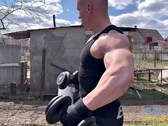 Roided Muscle Bodybuilder Pumps Up in Backyard