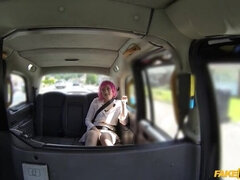 Sucer une bite, Voiture, Doigter, Branlette thaïlandaise, Masturbation, De plein air, Pov, Nénés