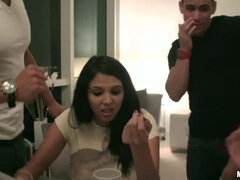 Enthousiasteling, Kont, Grote mammen, Zwart, Pijpbeurt, Sperma in gezicht, Latijnse vrouw, Kut duiken