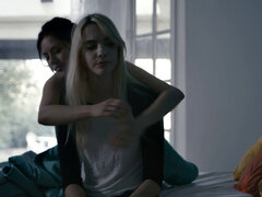 Velké kozy, Kuřba, Lesbické, Výprask, Pička, Softcore, Tetování, Teenka