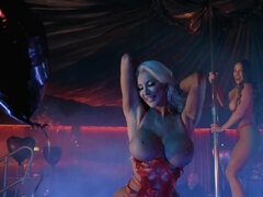 Man celebrates Valentine's Day by threesome with sultry strippers