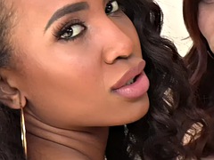 항문핥기, 아기, 흑인, 핑거링, 여자친구, 레즈비언, 문신, 젖가슴