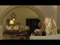 Støvler, Brunette, Give finger, Fransk, Trusser, Strip, Sutte, Bryster