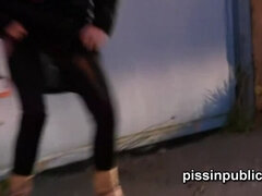 Kotě, Brunetka, Ženský, Džíny, Pissing, Na veřejnosti, Sólo, Teenka