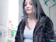 Zadok, Kuřba, Brunetka, Honění, Na verejnosti, Sukne, Tetovanie, Teenka