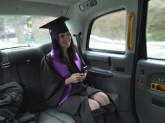 Brunette, Sperm skott, Dype svelg, Hunn, Hd, Slikking, Offentlig, Pupper