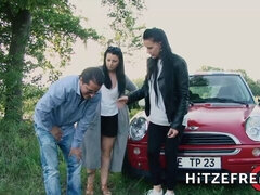 Stor røv, Pik sutte, Brunette, Hundestilling, Håndjob, Mor jeg gerne vil kneppe, Barberet, Tatovering