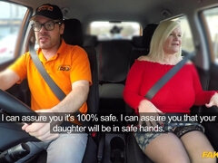 Ερασιτέχνης, Βυζαρού, Αυτοκίνητο, Σε στάση σκύλου στα τέσσερα, Μαλακία, Γλείψιμο, Ώριμη γυναίκα, Μουνί