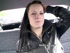 hoe STOP - Pretty black-haired picked up in car park