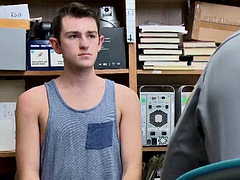 Grosse bite, Sucer une bite, Attrapée, Homosexuelle, Masturbation, Bureau, Police