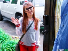 Avsugning, Brunett, Söt, Glasögon, Liten och nätt, Skolflicka, Rakad, Tonåring