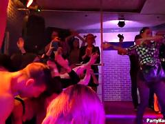 Lieveling, Sperma shot, Groep, Hardcore, Masturbatie, Rijpe lesbienne, Moeder die ik wil neuken, Feest