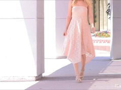 Acercamiento, Bailar, Abierta, Masturbación, Orgasmo, Público, Solo, Bajo la falda