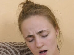 Ξανθιά, Μαλακία με το δάχτυλο για γυναίκες, Αυνανισμός, Μόνος