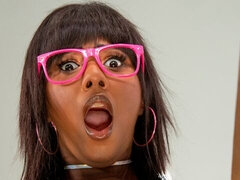 Hatalmas hátsó, Poharak, Csókolózás, Nyalás, Érett feleség, Felcsatolható, Tetkó, Játékszerek