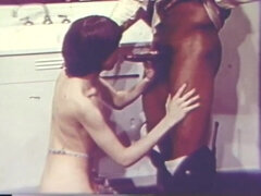 Boquete, Gozar na boca, Interracial, Mãe gostosa, Xoxota, Sexo grupal a três, Vintage