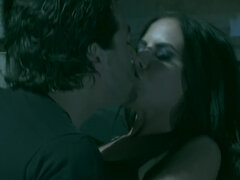 Américain, Cul, Sucer une bite, Tir de sperme, En levrette, Robe, Talons, Piercing