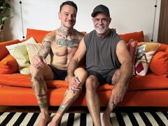 아메리카인, 큰 음경, 오랄섹스, 아빠, 게이, 핸드잡, 마사지, 문신
