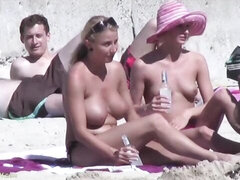 Пляж, Большая жопа, Большие сиськи, Поцелуи, Милф, Натуральные сиськи, Голышом, Сиськи