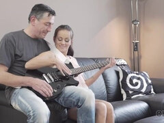 18 éves, Amatőr, Cumizás, Gesztenyebarna, Cseh, Apu, Hd, Nuni