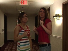 18 éves, Amatőr, Cumizás, Csoport, Szálloda, Buli, Egyetemista, Tini