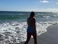 Milf, Nudist, Im freien, Pissen, Pov, Öffentlich, Spanner, Nass