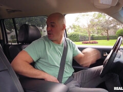 69:an, Rumpa, Brunett, Ansiktsbehandling, Sätta munkavle på, Spanking, Trekant, Hora