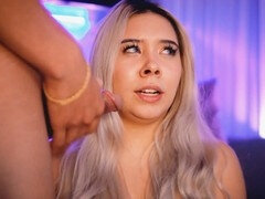 Colombian cam girl with a fantastic bubble butt gets up close and personal