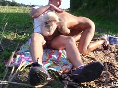 Monumentális dákó, Elkapott, Német, Szabadban, Nyilvános