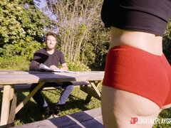 Américain, Salle de bains, Gros seins, Sucer une bite, Européenne, Masturbation, De plein air, Tatouage