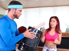 Popó, Cumizás, Kutya póz, Kézimunka, Természetes mellek, Vöröshajú, Tini, Játékszerek