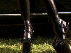 Latex, Milf  mčbp, Orgazmus, Vonku, Pička, Vyholené, Kozičky, Vibrátor