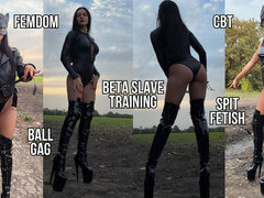 Amateur, Brunette brune, Voiture, Indonésienne, Latex, Mère que j'aimerais baiser, Maîtresse, De plein air