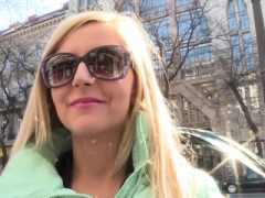 Blonde, En levrette, Doigter, Fétiche des pieds, Massage, De plein air, Culottes ou slips, Nénés