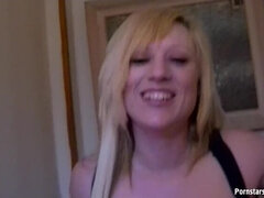 Blondýna, Prstění, Masturbace, Pissing, Sólo