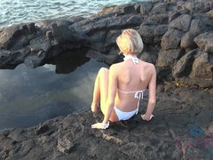 Leie, Bikini, Blondine, Blasen, Freundin, Im freien, Geschwollene nippel, Rasiert