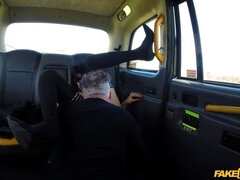 Amateur, Anal, Voiture, En levrette, Doigter, Masturbation, Pov, Lécher le sphincter