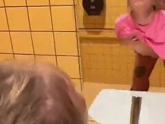 Krásky, Blondýna, Kuřba, Roztomilá, Na obličej, Teenka, Těsné, Záchod